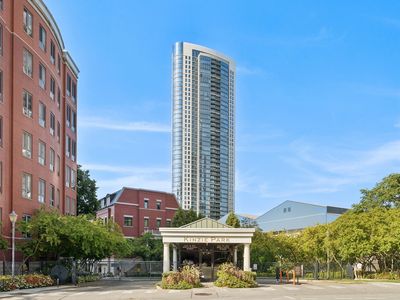 501 N Clinton St APT 3302