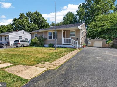 13 Caxton Dr