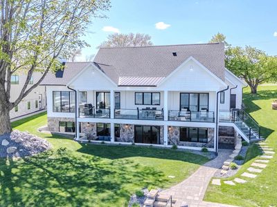2720 Breezy Heights Dr