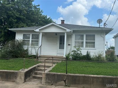 105 E Main St