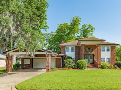 320 N Amherst Dr
