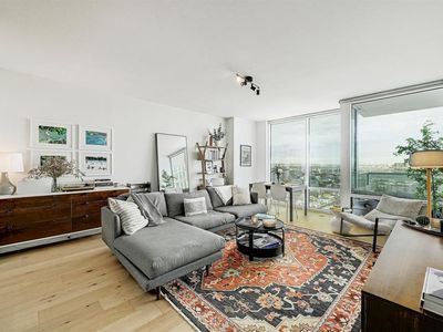 300 Bowie St APT 2706