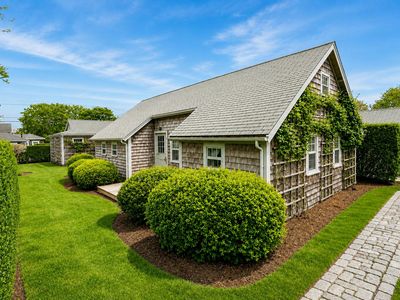 2 Lily St