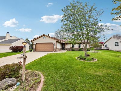 W163N10528 Ridgeview LANE