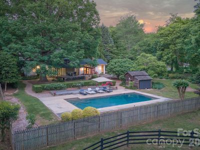 10915 Beatties Ford Rd