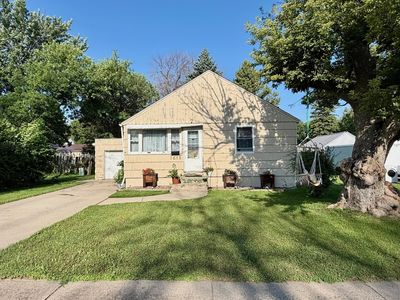 1215 Douglas Ave