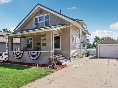 Property at 1903 10th Ave, Belle Plaine, IA