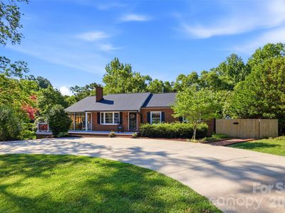 2201 Armstrong Park Dr