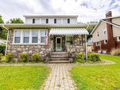 499 Edward St