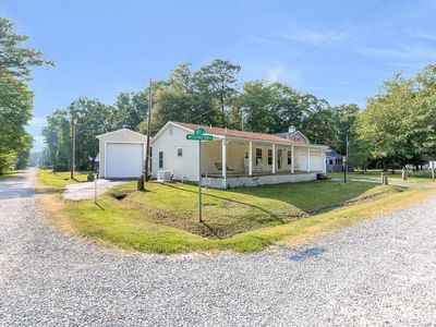 123 Davis Dr