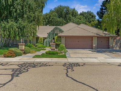 230 Laurelwood Ln