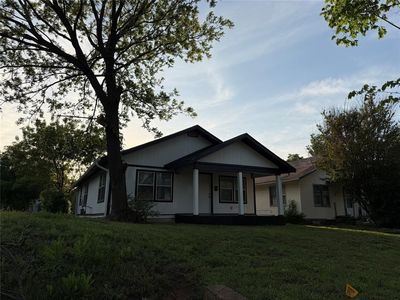 712 N Hobson Ave