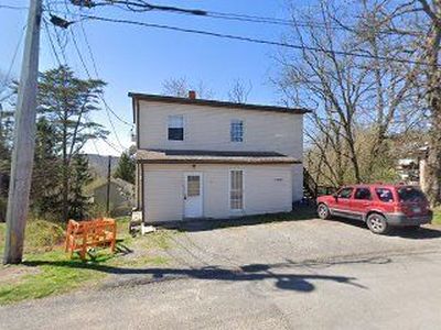 8 Dobbs St