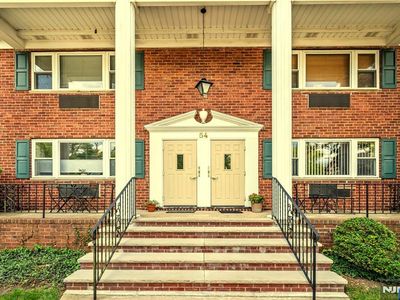 54 Westervelt Ave #B