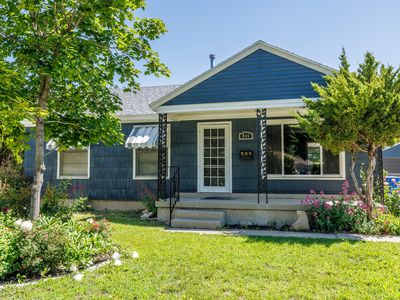 866 N American Beauty Dr