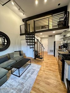 346 W Pierpont Ave #W210