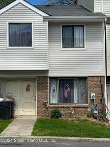 101 Redwood Loop