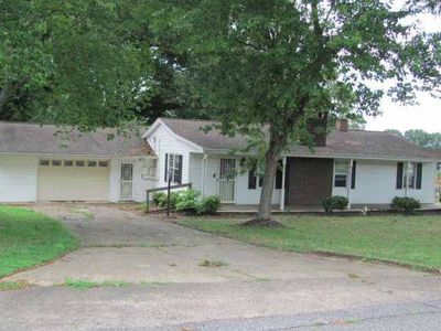 2005 Robyn Ave