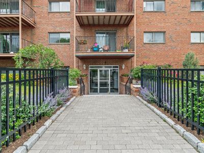 26 Waverly St APT 209
