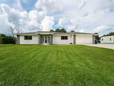 1037 Caloosahatchee Dr
