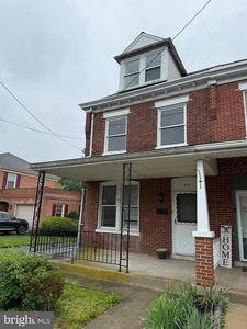 912 Locust St