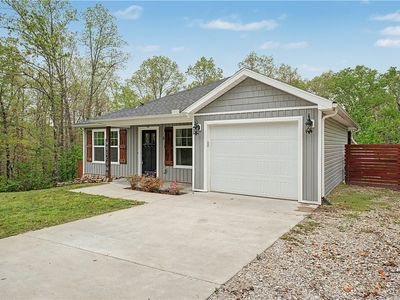 5 Leona Dr