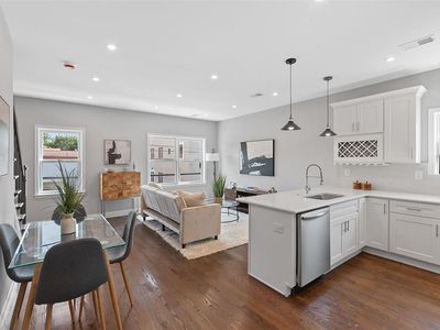 153 Laidlaw Ave #2