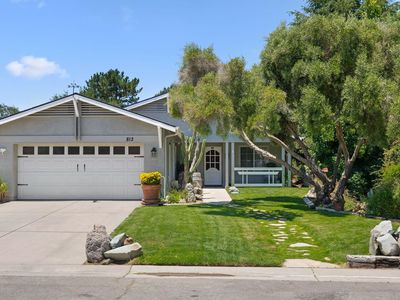 812 Vintage Way