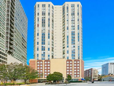 645 N Kingsbury St APT 1207