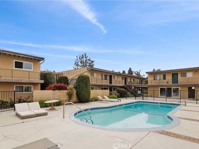 5535 Ackerfield Ave Unit 8
