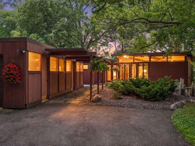 40 E Golden Lake Rd