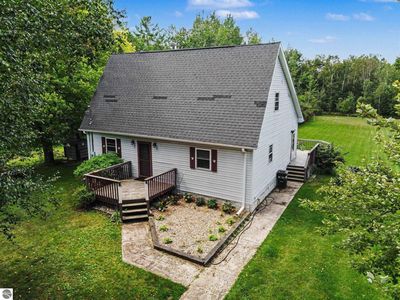 755 N Lakeview Dr