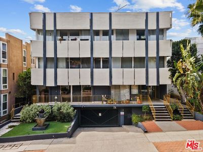 1627 N Poinsettia Pl