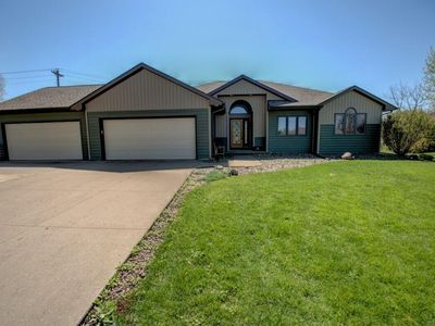 758 Faye DRIVE