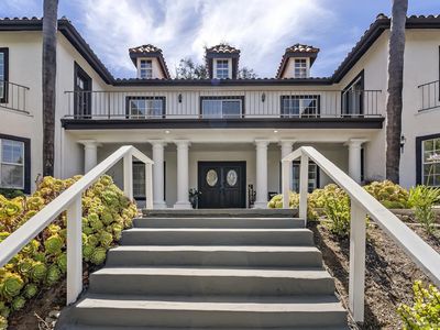 1696 Gil Way