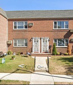 1079 Shore Pkwy #1B