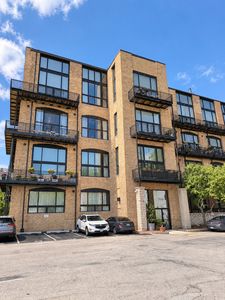 2614 N Clybourn Ave APT 115