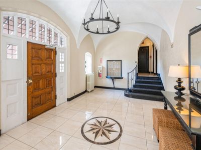 26 Pondfield Road W #1F