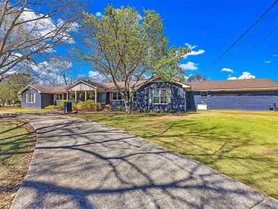 201 Greencrest Ln