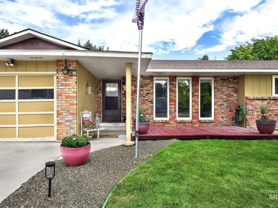 902 Bonnie Brae Dr