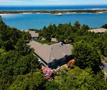 51 Shoreline Dr