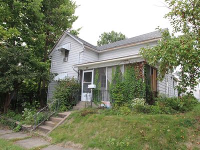 512 E High St