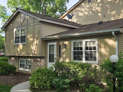Property at 210 Redwood Ct, Vernon Hills, IL