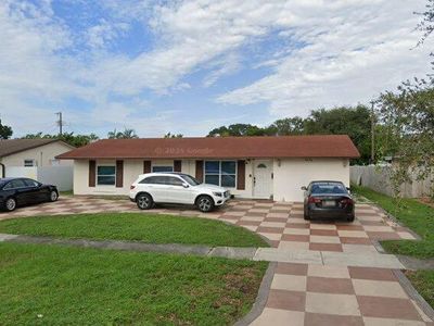2220 N 47th Avenue