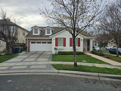 360 Collins Ct