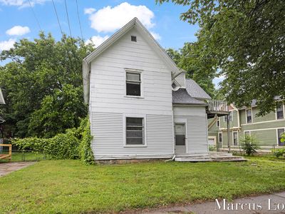 233 Hollister Ave SE