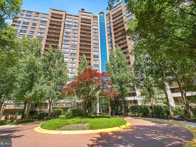10101 Grosvenor Pl APT 910