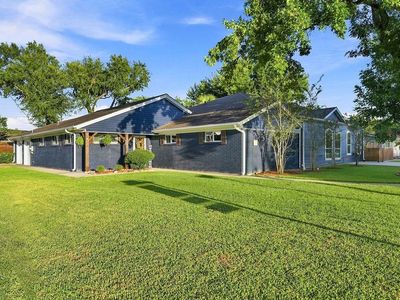 5701 Melody Ln