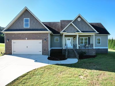 237 Windermere Ln NE