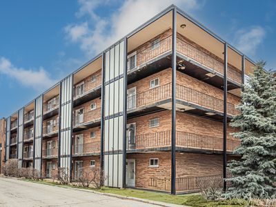 6961 N Oakley Ave APT 304